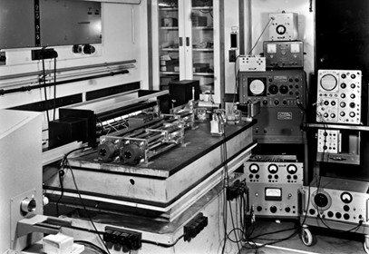 An early HeNe-laser system at Oxford from 1963/64.