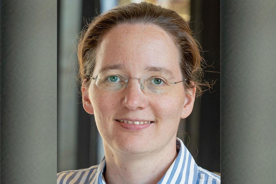 Professor Laura Herz