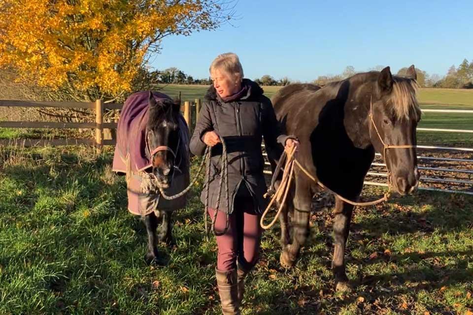Lavina Snoek with two ponies