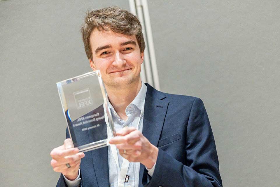 Dr Patrick Heighway with his European XFEL Young Scientist Award