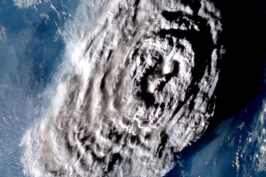 The Hunga Tonga–Hunga Haʻapai eruption as seen by Japan's Himawari-8 satellite