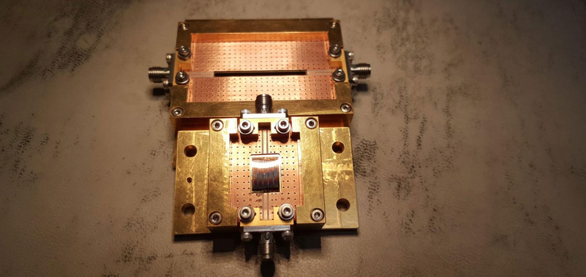 Superconducting quantum amplifier 