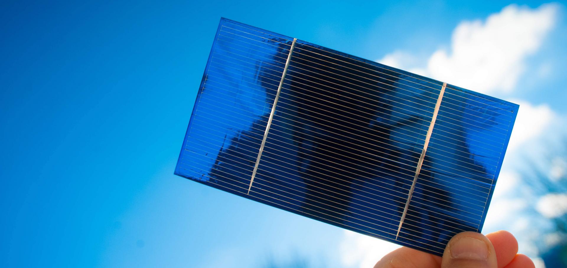 Perovskite tandem solar cells
