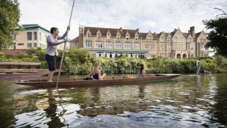 Punters on the river by St Hilda's College